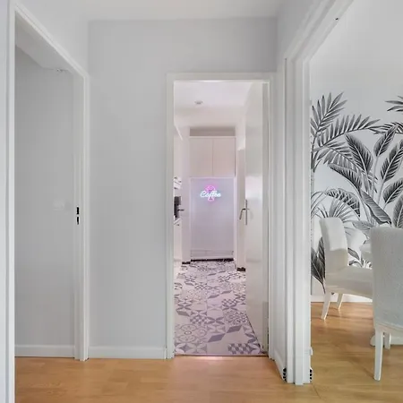 Cozy, Private Parking And Office With Screen 74 M2 *
